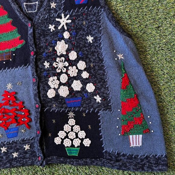 Vintage Hampshire Studio Christmas tree sweater vest with a unique patchwork des - Picture 5 of 8